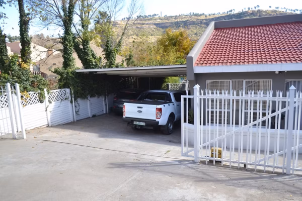 4 bedroom house - Image 5